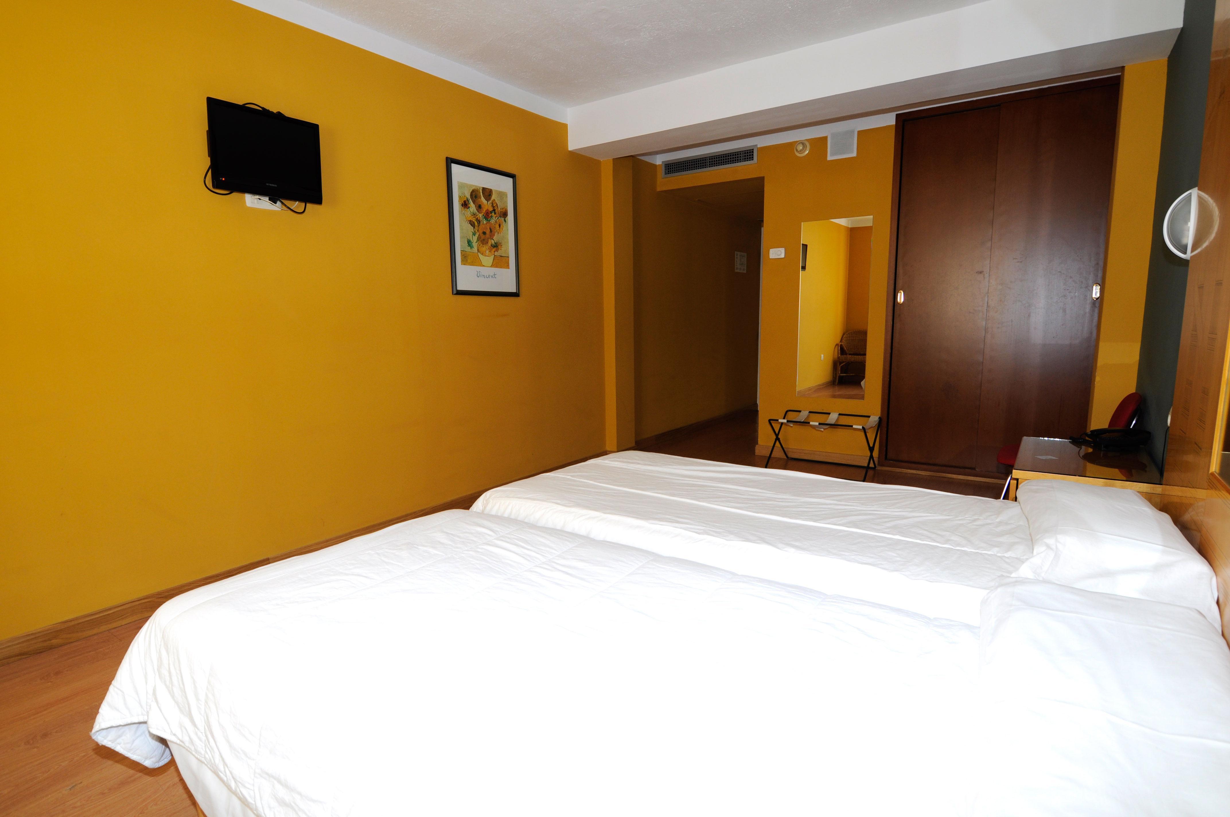 เอเอชซี โอเตเลส Hotel กาเซเรส ภายนอก รูปภาพ