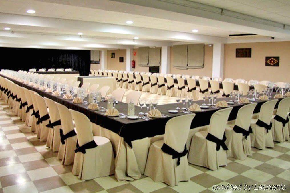 เอเอชซี โอเตเลส Hotel กาเซเรส ภายนอก รูปภาพ